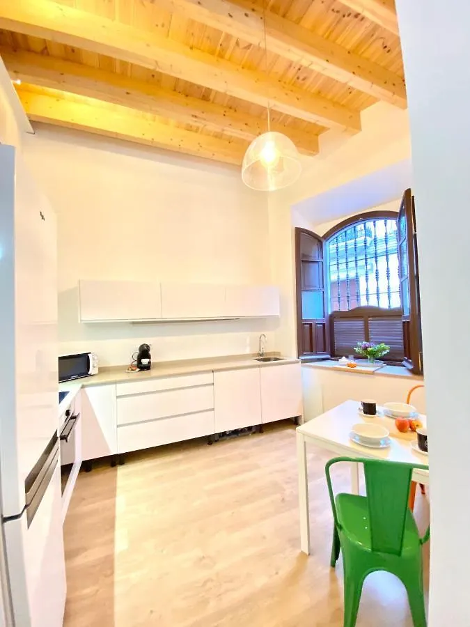 Top-Notch Downtown House With Private Rooftop Terrace And Parking Opt Sevilla 0*,  Spanien