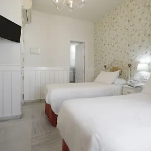 Hotel Basic Puerta De, Seville