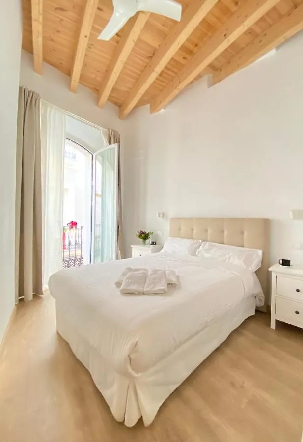 Top-Notch Downtown House With Private Rooftop Terrace And Parking Opt Seville Villa